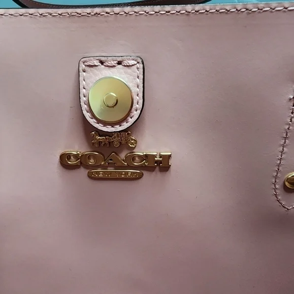 Authentic COACH Cameron Tote - Picture 13 of 16